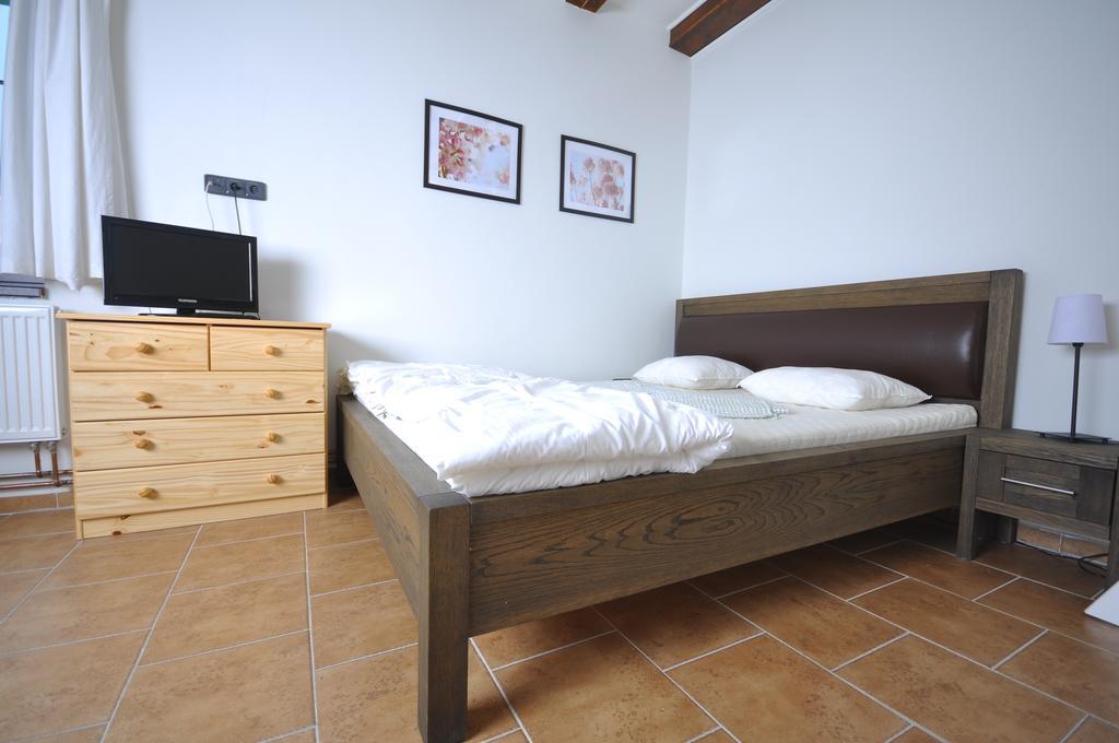Apartmanove Ubytovani V Koutech โลชนา นาดเด เดสเนา ภายนอก รูปภาพ